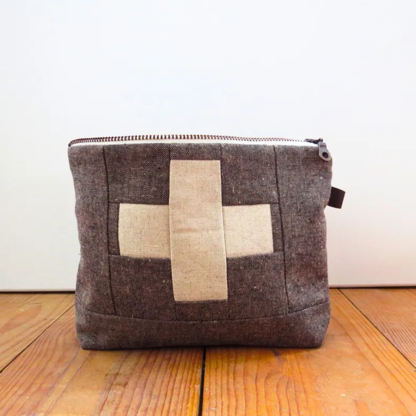 Medium Tobacco First Aid Kit • Cream Cross